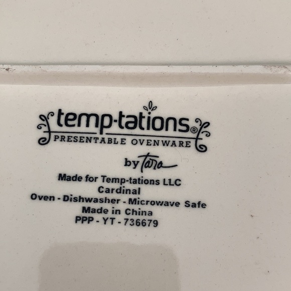 Temptations Holly pattern oval holiday platter. - Picture 3 of 3